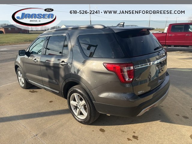 Used 2017 Ford Explorer XLT w/ Equipment Group 202A image 4