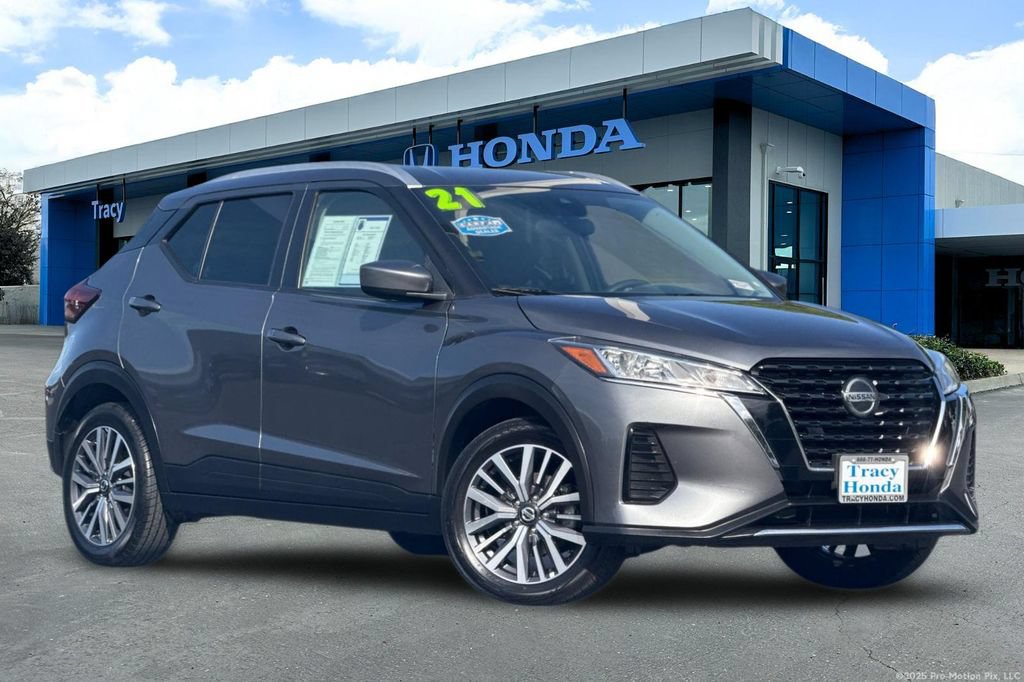 Used 2021 Nissan Kicks SV FWD image 1