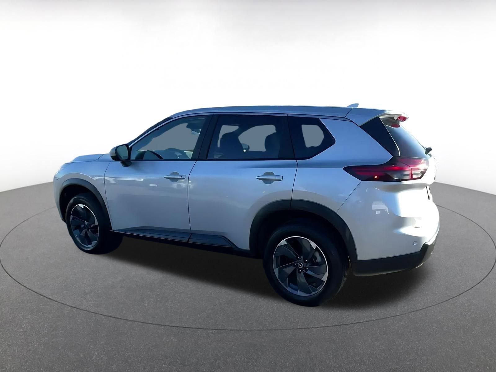 Used 2025 Nissan Rogue SV image 9