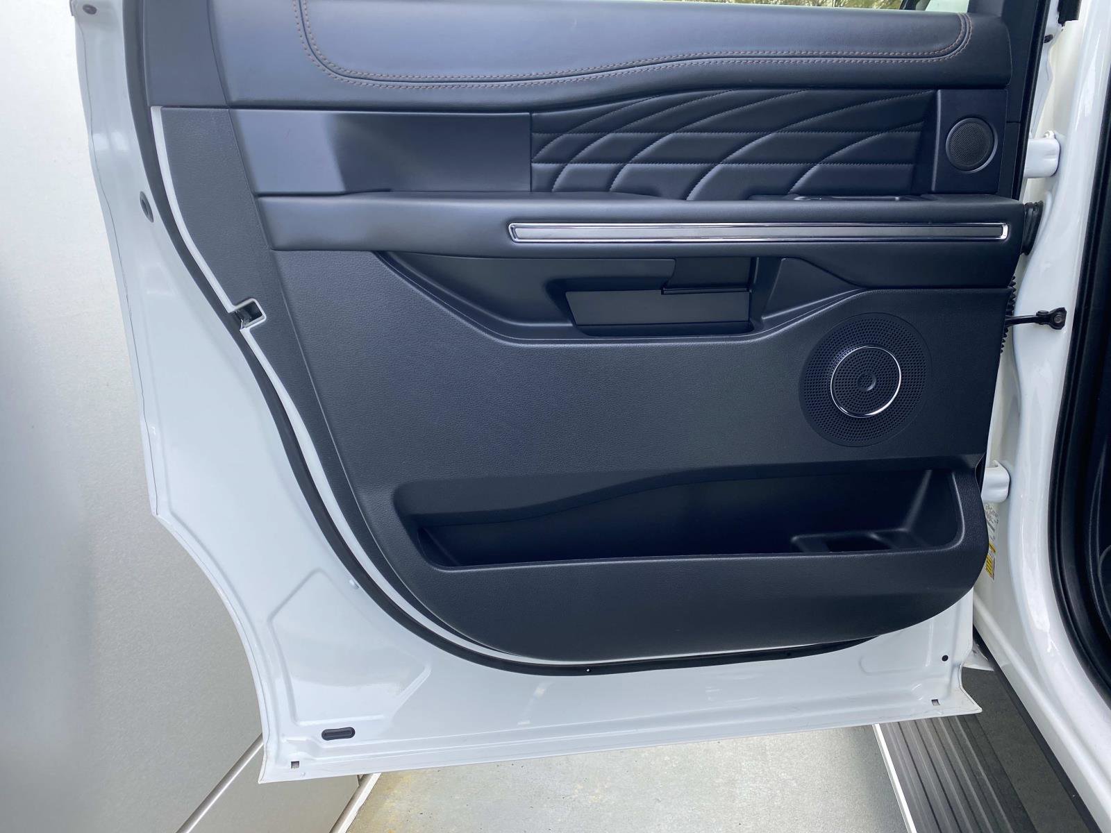 Used 2024 Ford Expedition Max Platinum AWD/4WD image 14