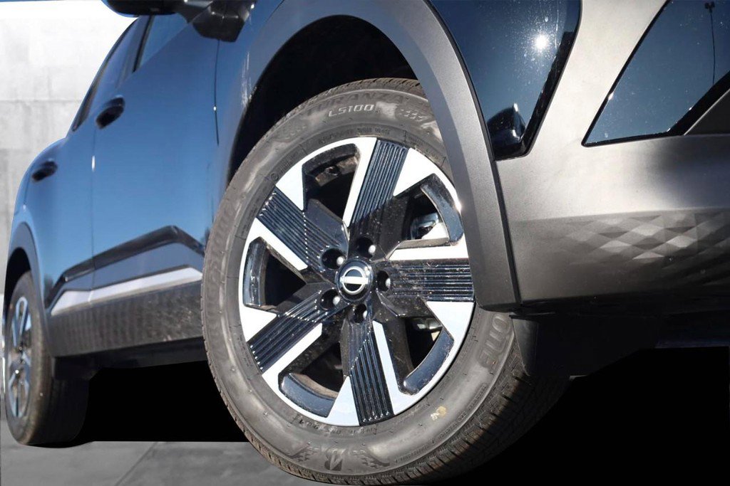 New 2026 Nissan Kicks SV w/ SV Premium Package image 3