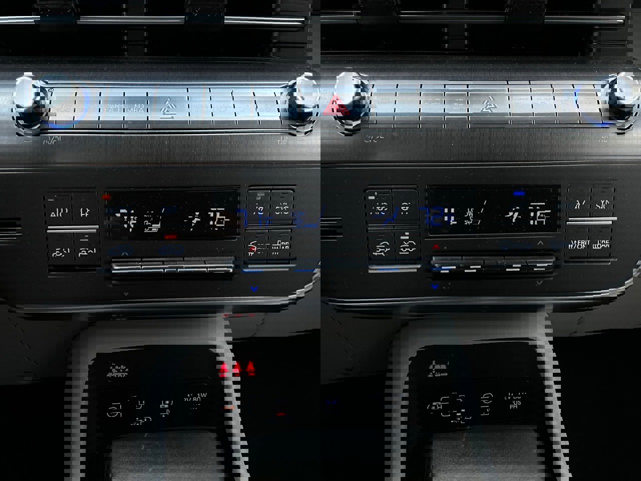 Used 2025 Hyundai Kona SEL image 28