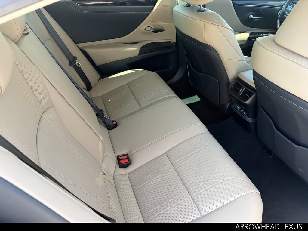 Used 2019 Lexus ES 300h w/ Accessory Package 2 FWD image 34