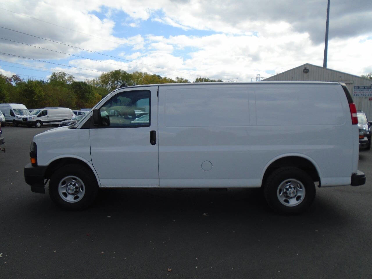 Used 2020 Chevrolet Express 3500 w/ Driver Convenience Package image 4