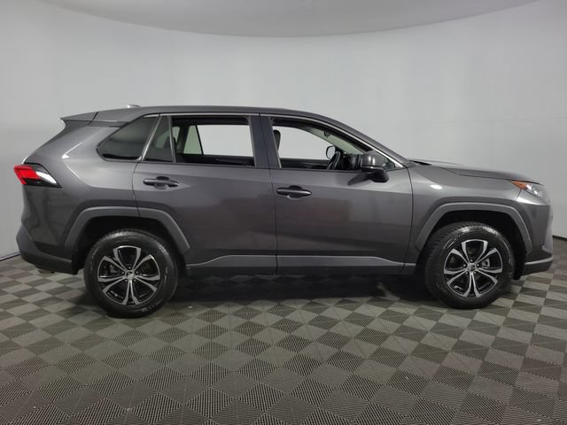 Used 2022 Toyota RAV4 LE FWD image 10