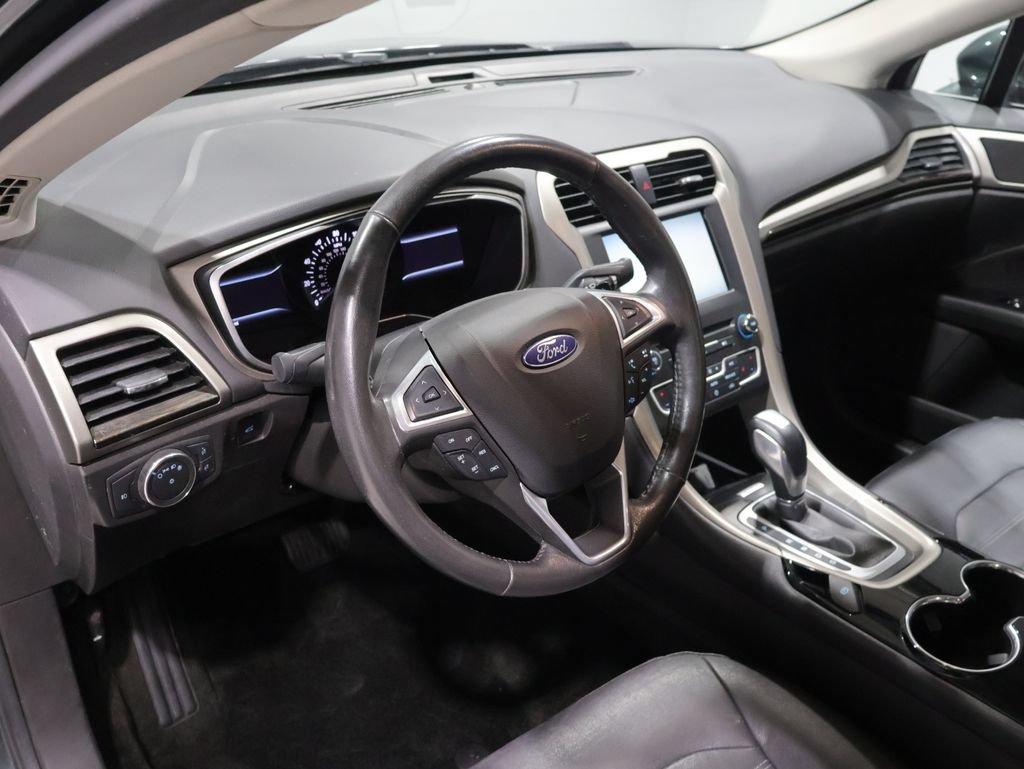 Used 2016 Ford Fusion SE w/ Equipment Group 202A FWD image 16