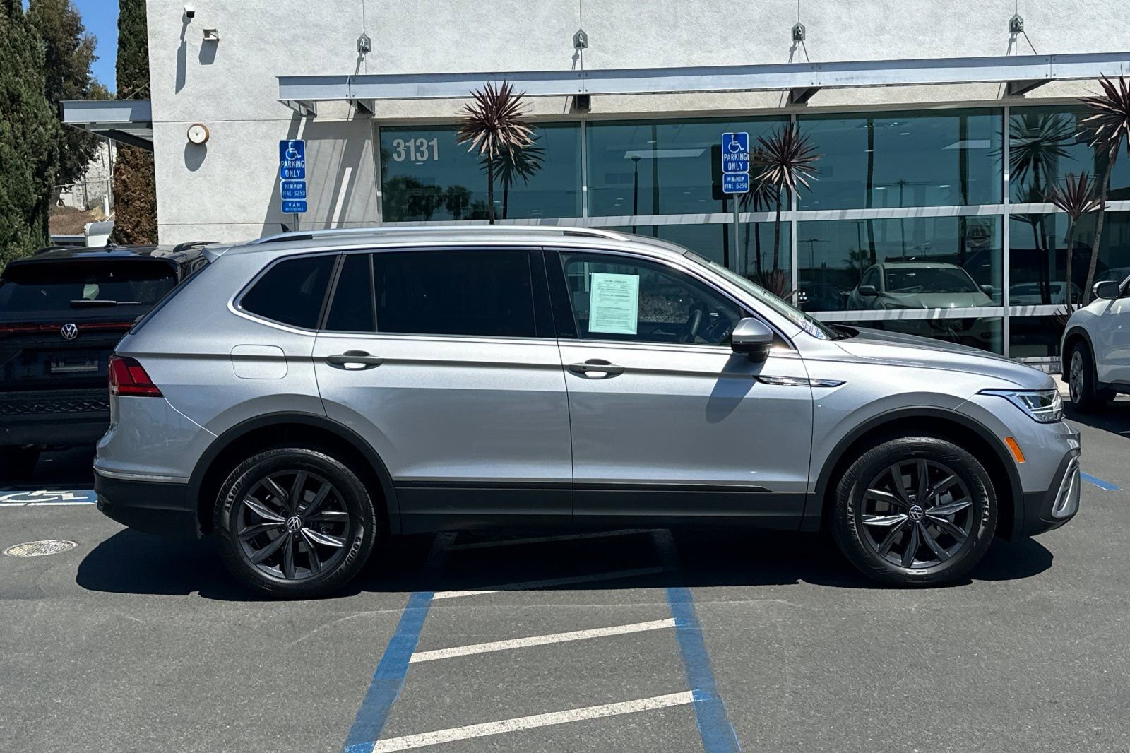 Used 2023 Volkswagen Tiguan SE FWD image 4
