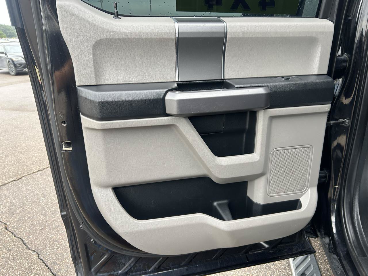 Used 2019 Ford F150 XLT w/ Equipment Group 302A Luxury AWD/4WD image 13
