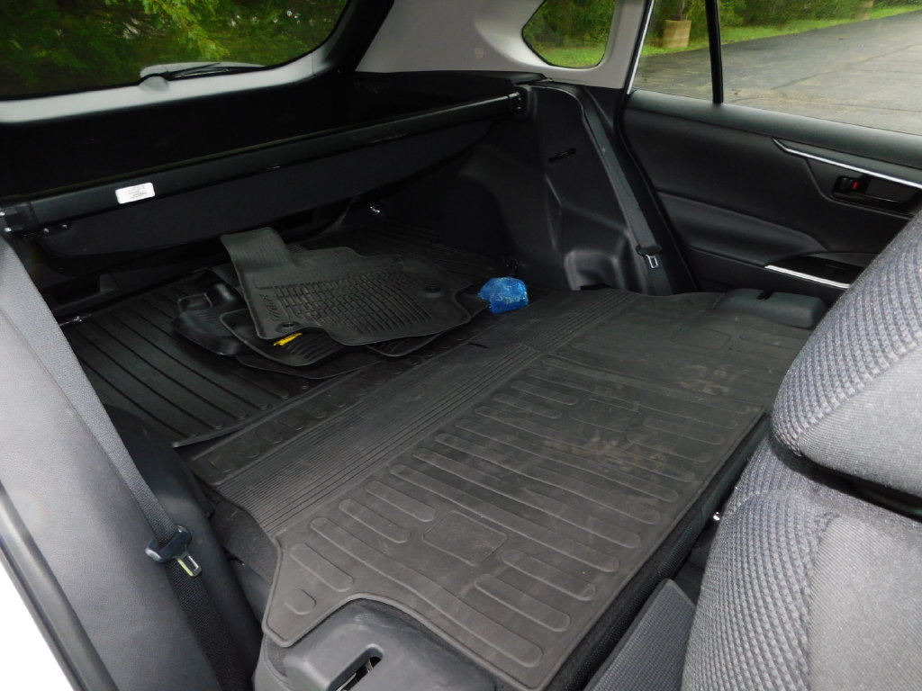 Used 2024 Toyota RAV4 LE AWD/4WD image 24