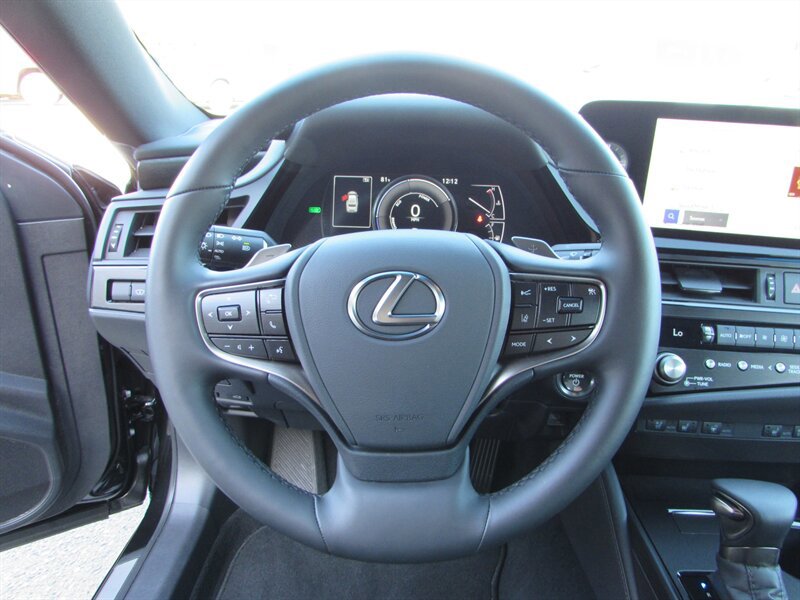Used 2025 Lexus ES 300h w/ Premium Package FWD image 9