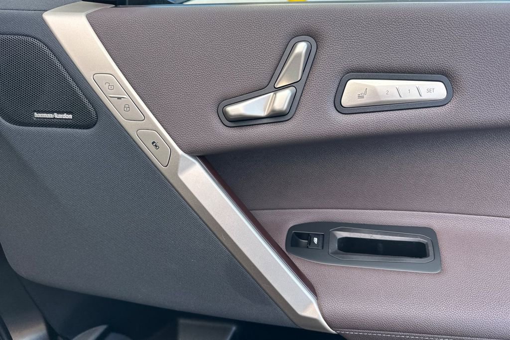 Used 2024 BMW iX xDrive50 w/ Premium Package image 19