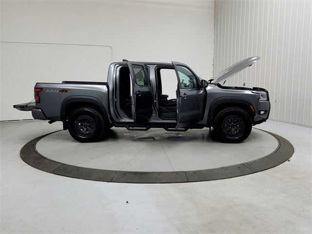 Used 2025 Nissan Frontier PRO-4X image 16