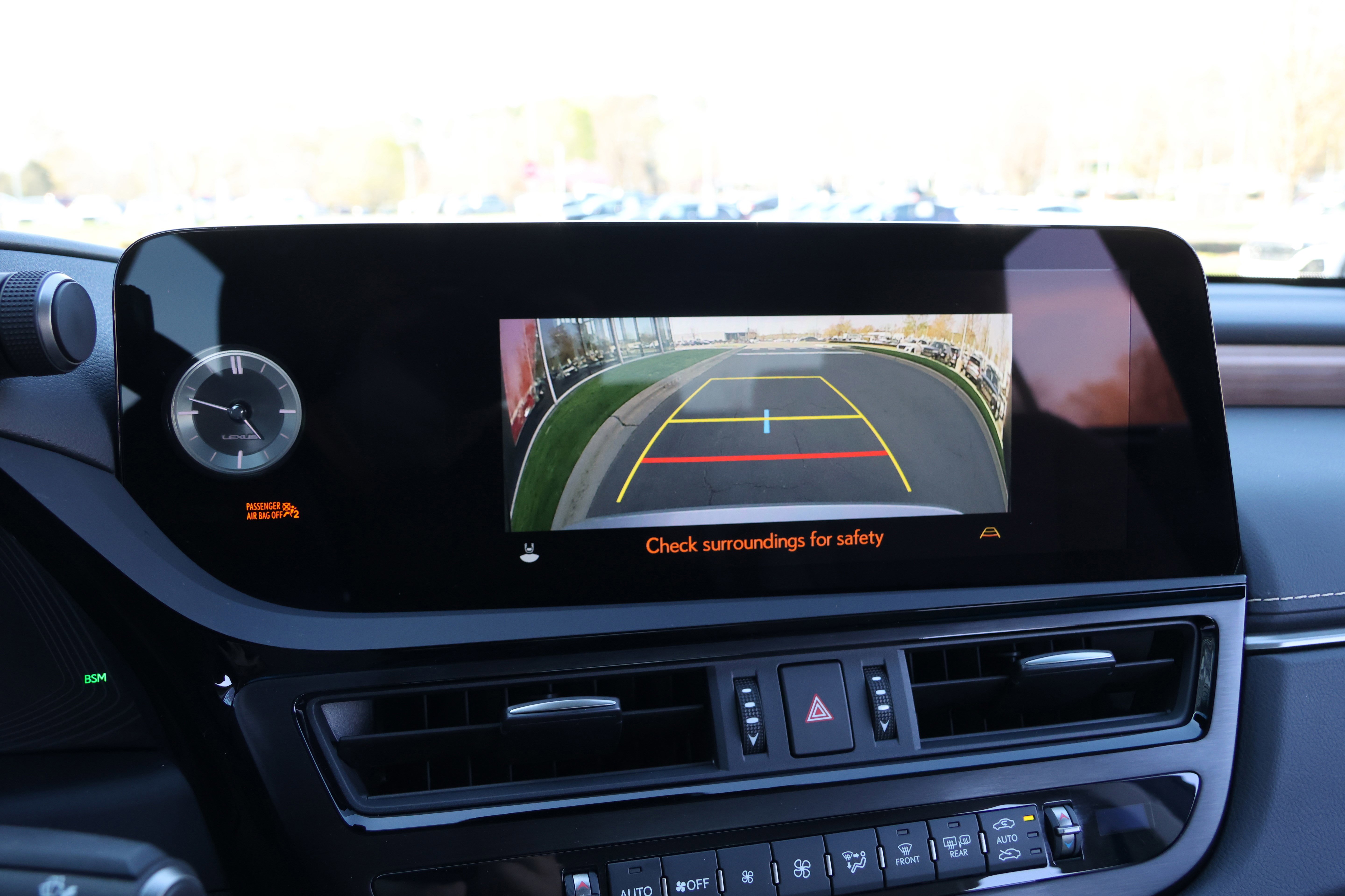 Used 2025 Lexus ES 300h w/ Premium Package image 23