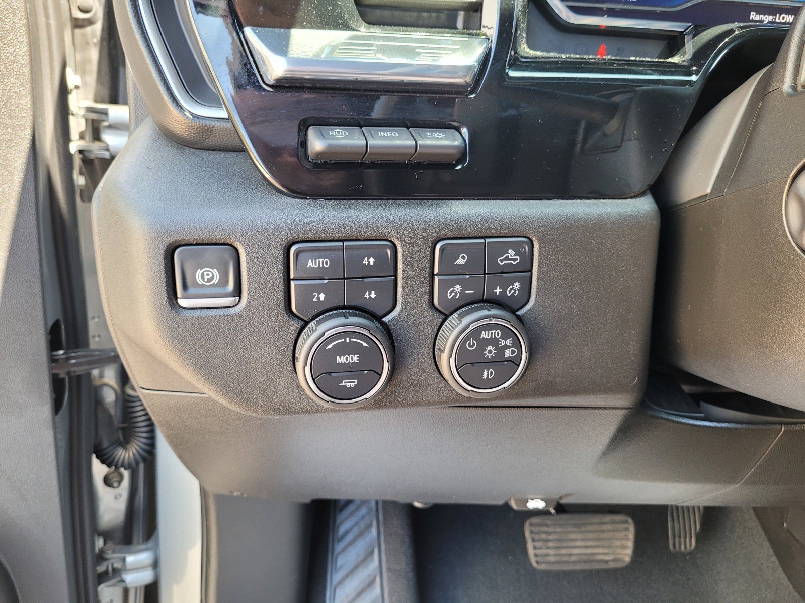 Used 2025 Chevrolet Silverado 1500 High Country AWD/4WD image 24