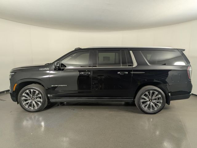 Used 2025 Chevrolet Suburban High Country AWD/4WD image 5