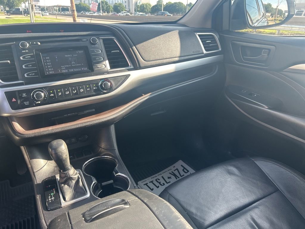 Used 2017 Toyota Highlander LE FWD image 15