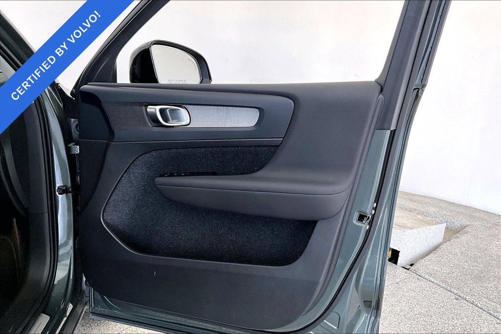 Used 2026 Volvo XC40 B4 Core w/ Climate Package FWD image 21