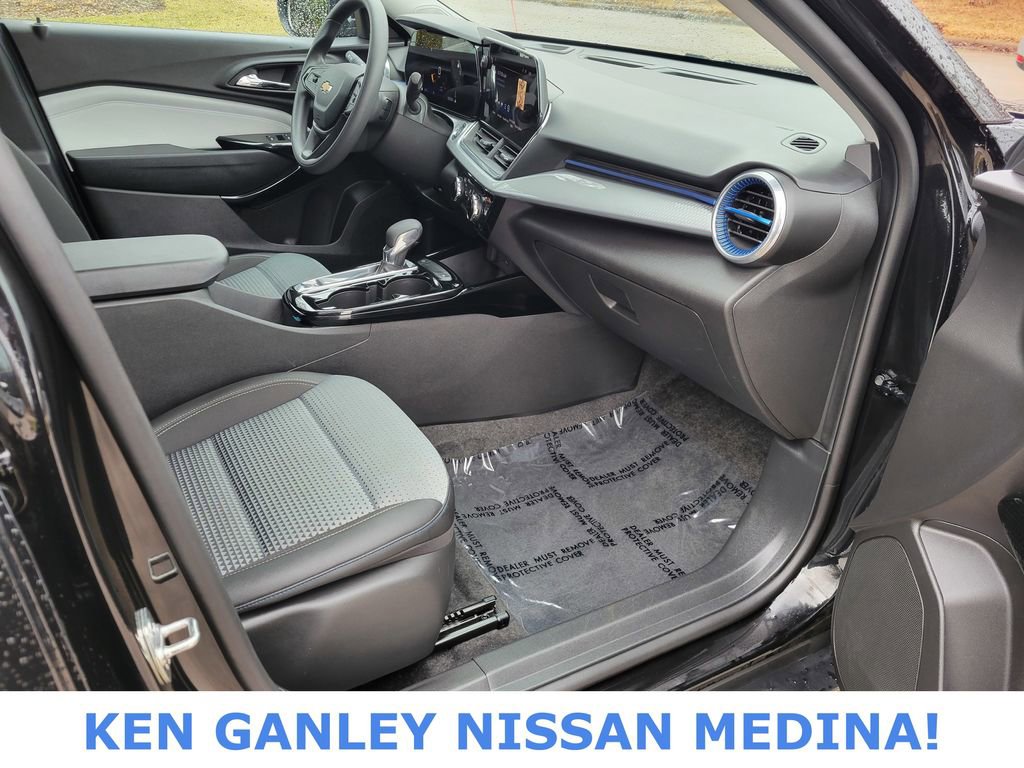 Used 2025 Chevrolet Trax LT image 50