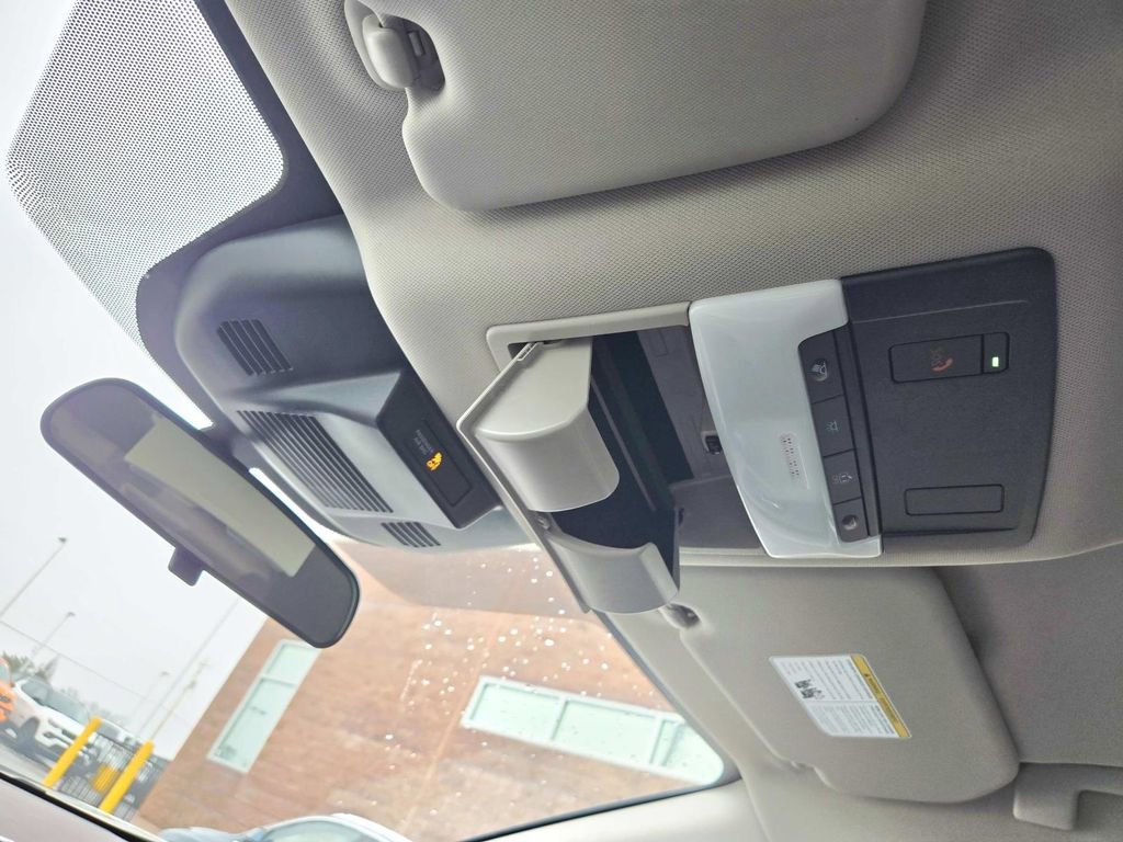 Used 2023 Nissan Rogue SV image 31