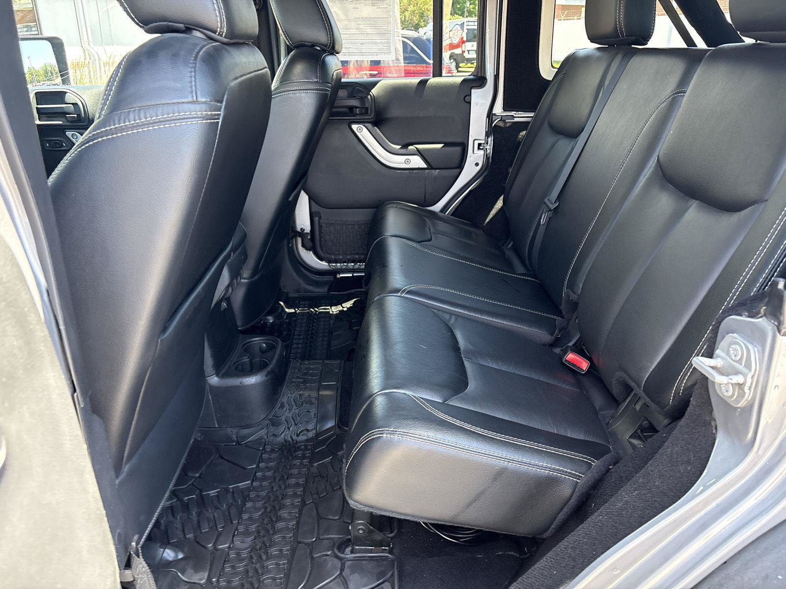 Used 2017 Jeep Wrangler Unlimited Rubicon AWD/4WD image 10