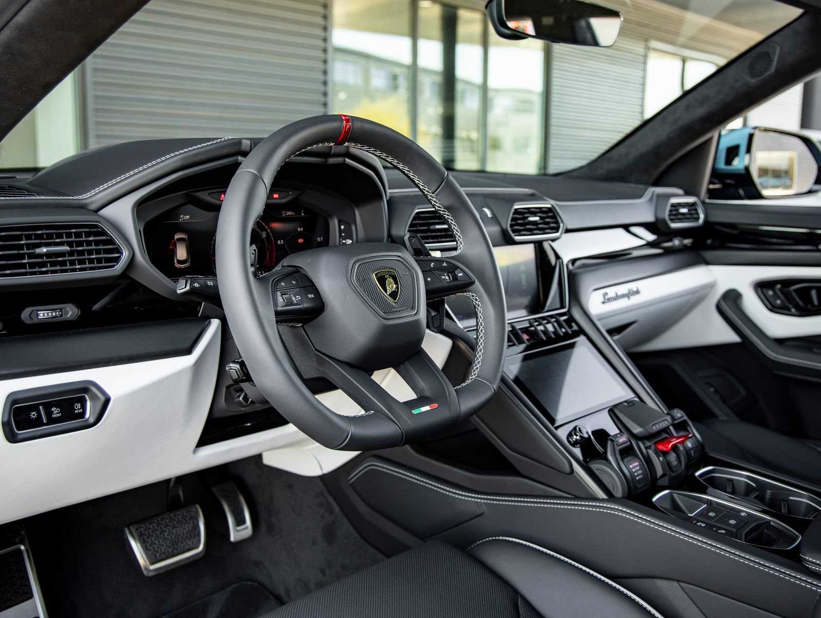 Used 2024 Lamborghini Urus S AWD/4WD image 29
