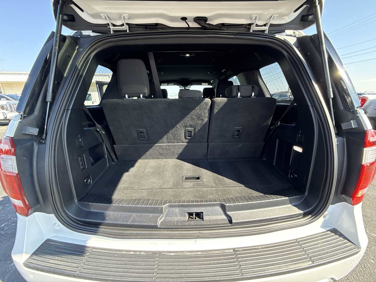 Used 2019 Ford Expedition XLT image 19