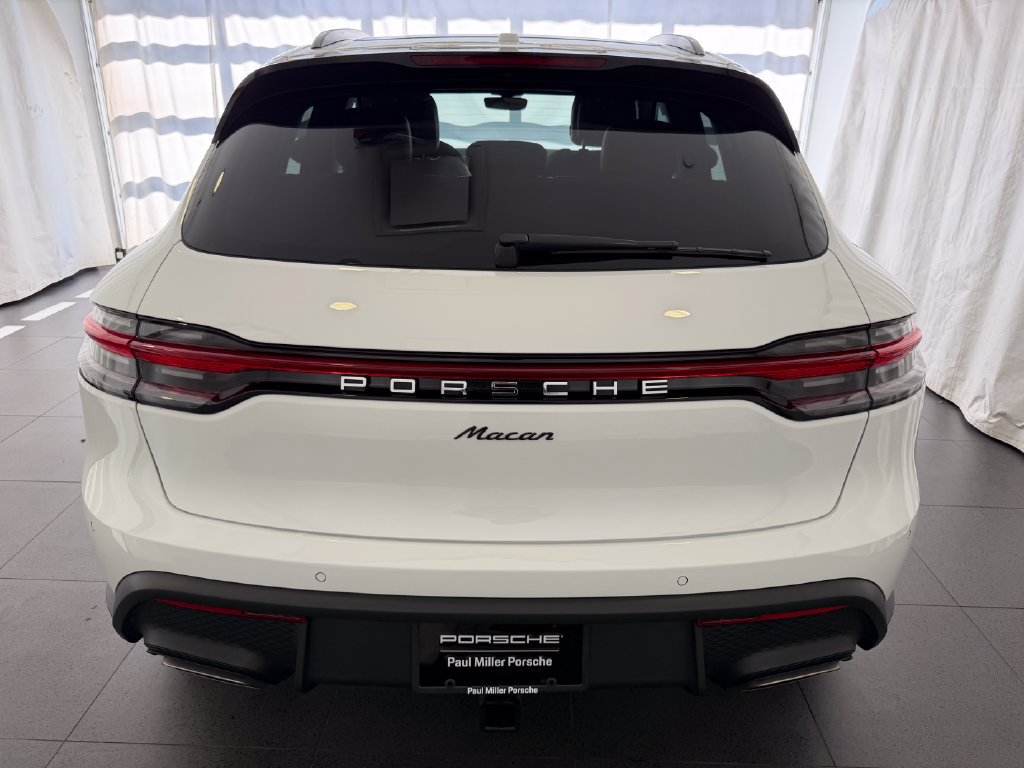 Certified 2026 Porsche Macan AWD/4WD image 8