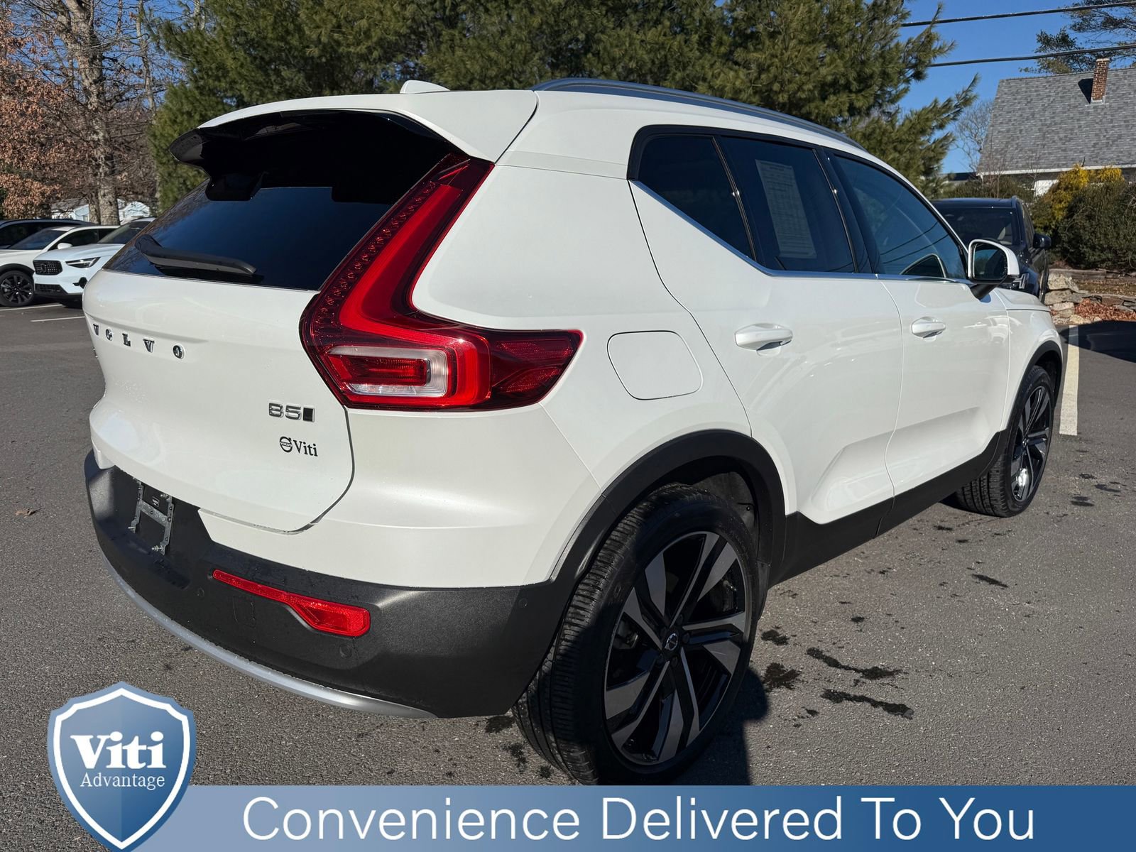 Certified 2024 Volvo XC40 B5 Ultimate w/ Protection Package Premier image 8