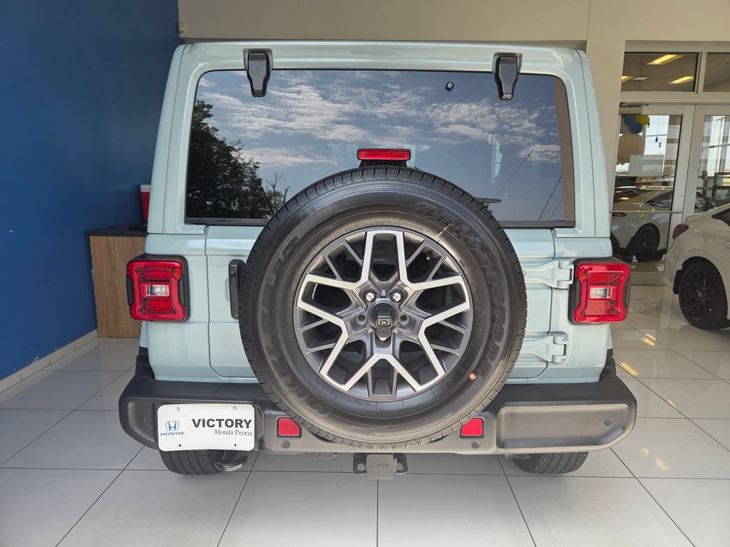 Used 2024 Jeep Wrangler Unlimited Sahara w/ Technology Group AWD/4WD image 7