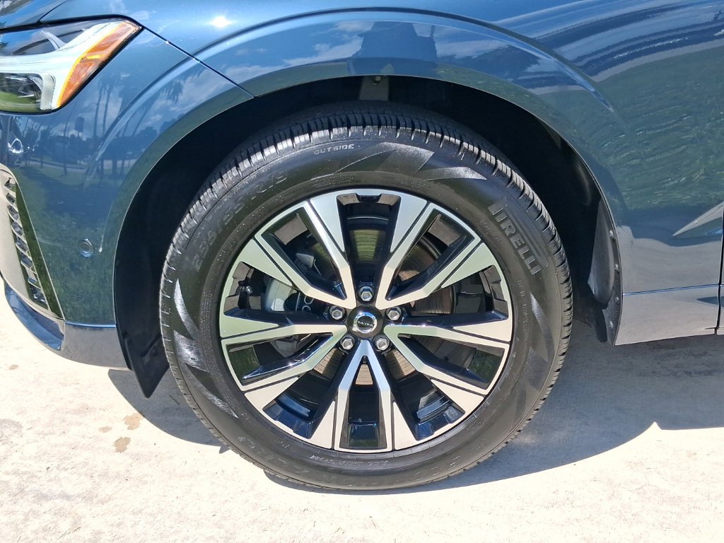 Used 2024 Volvo XC60 B5 Plus w/ Protection Package Premier AWD/4WD image 3
