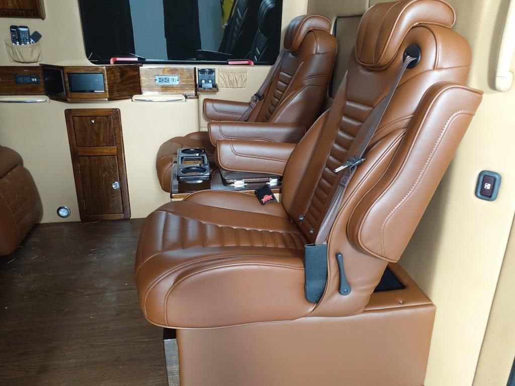 Used 2022 Mercedes-Benz Sprinter 2500 image 32