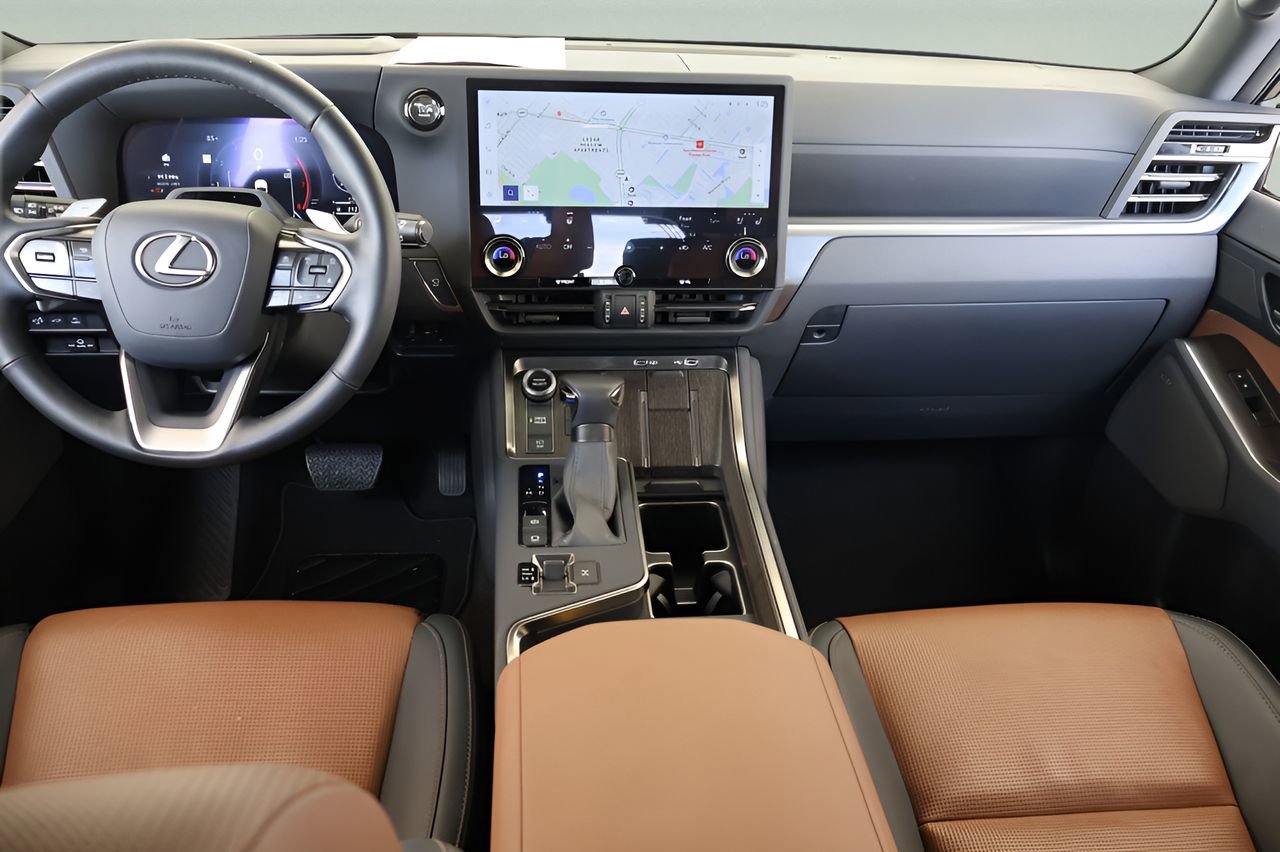 Used 2025 Lexus GX 550 w/ Cold Area Package AWD/4WD image 15