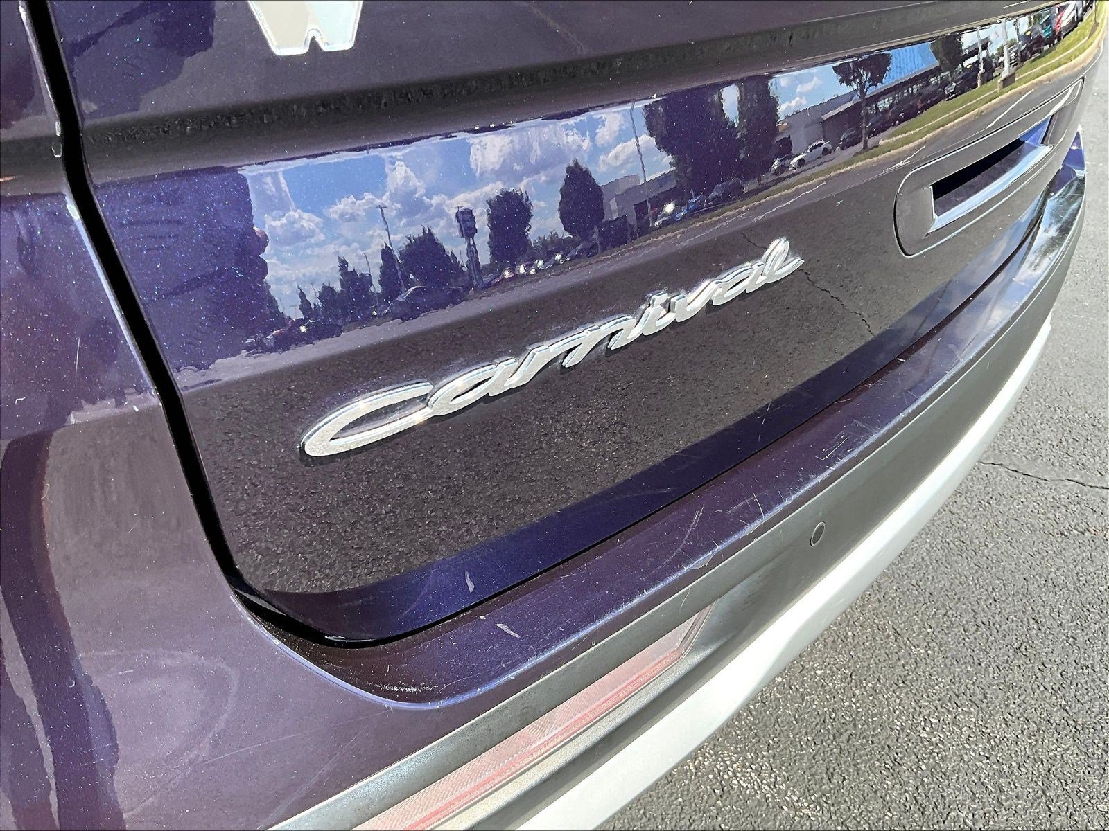 Used 2022 Kia Carnival LX FWD image 24