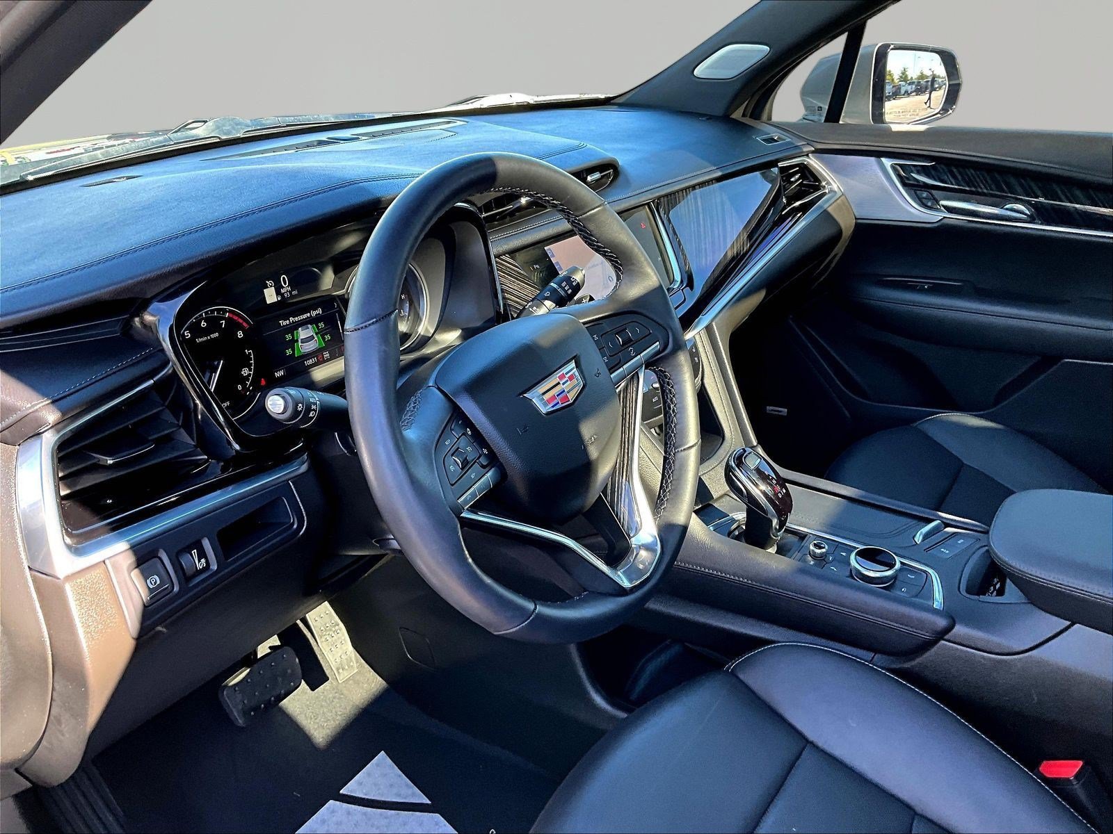 Used 2025 Cadillac XT6 Premium Luxury w/ LPO, Floor Liner Package AWD/4WD image 16
