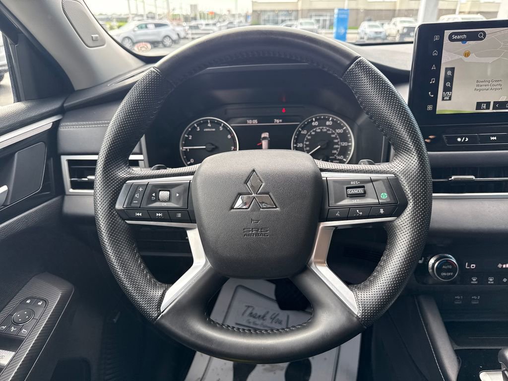 Used 2025 Mitsubishi Outlander SE image 16