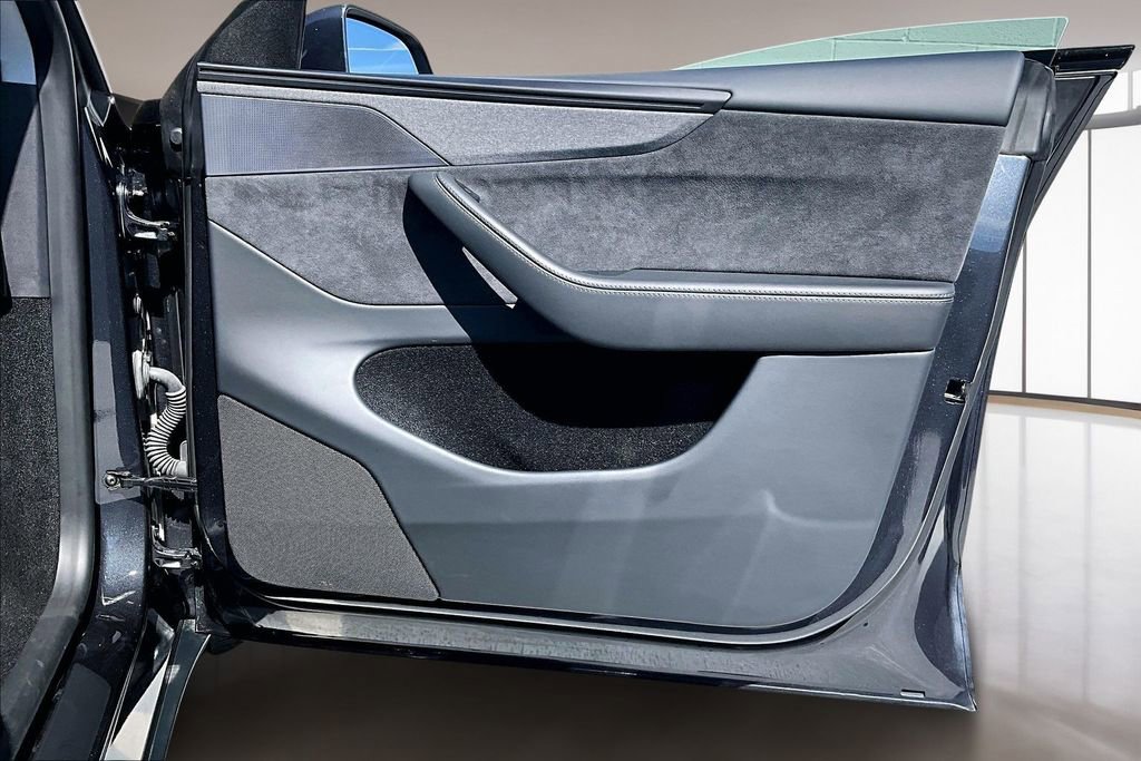 Used 2026 Tesla Model Y 2WD image 26