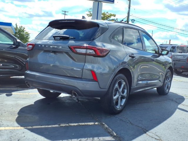 Used 2024 Ford Escape ST-Line w/ Tech Pack #1 AWD/4WD image 8