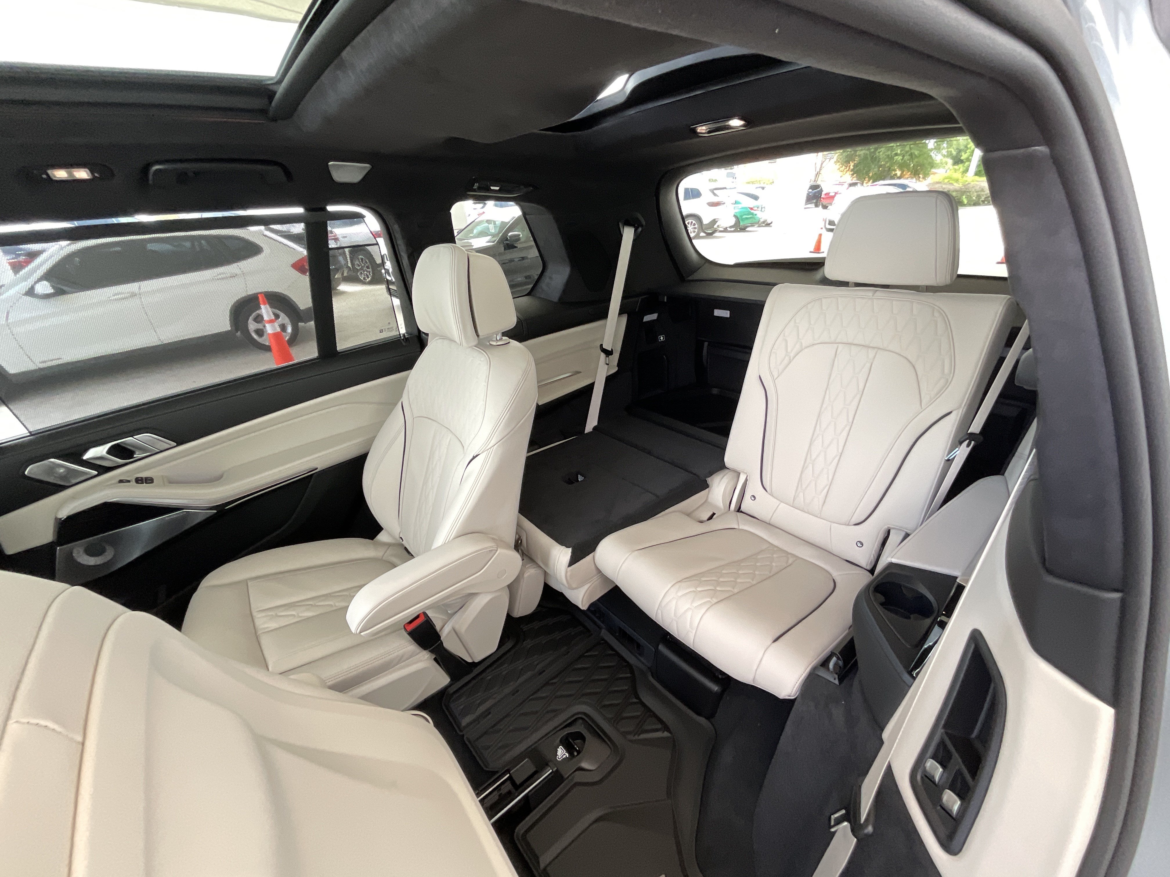 New 2027 BMW X7 M60i AWD/4WD image 28