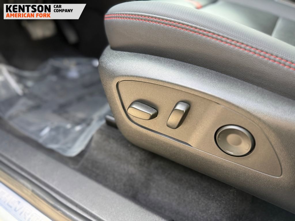 Used 2025 Chevrolet Traverse RS w/ LPO, Floor Liner Package image 36