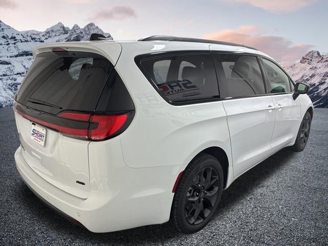 New 2026 Chrysler Pacifica Select w/ S Appearance Package image 4