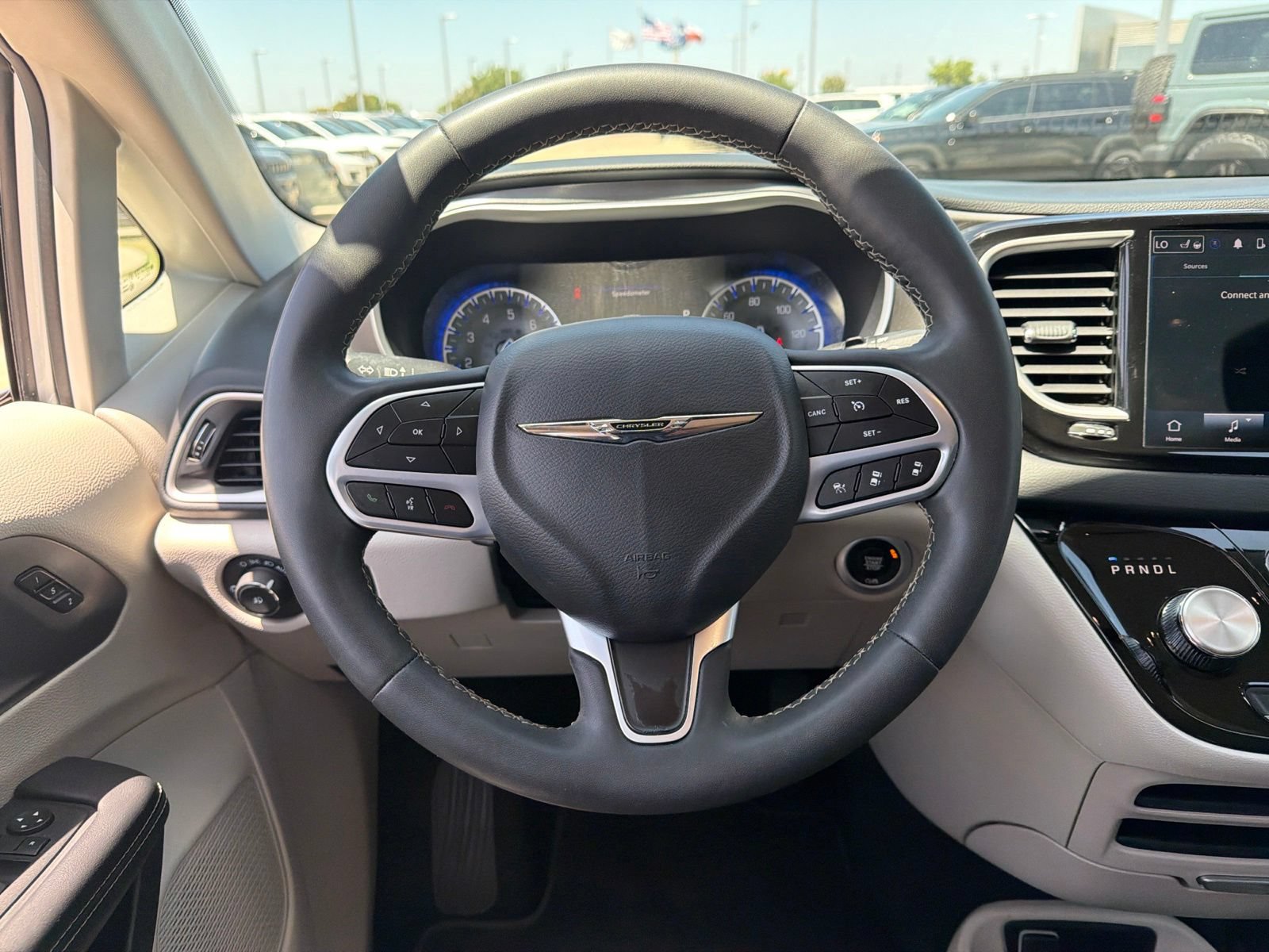 Used 2023 Chrysler Pacifica Touring-L FWD image 20