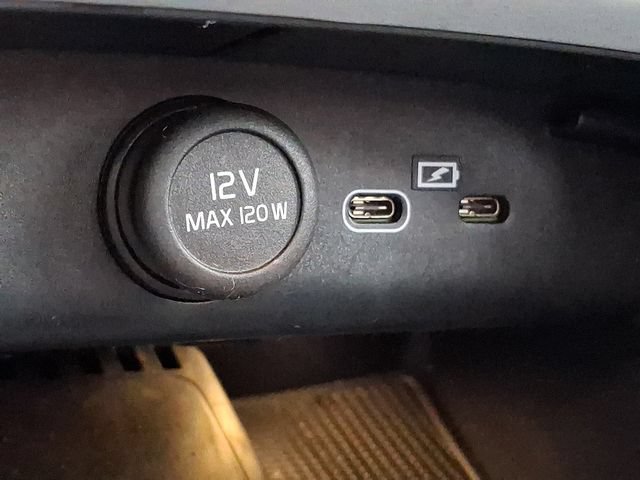Certified 2026 Volvo XC40 B5 Plus AWD/4WD image 26