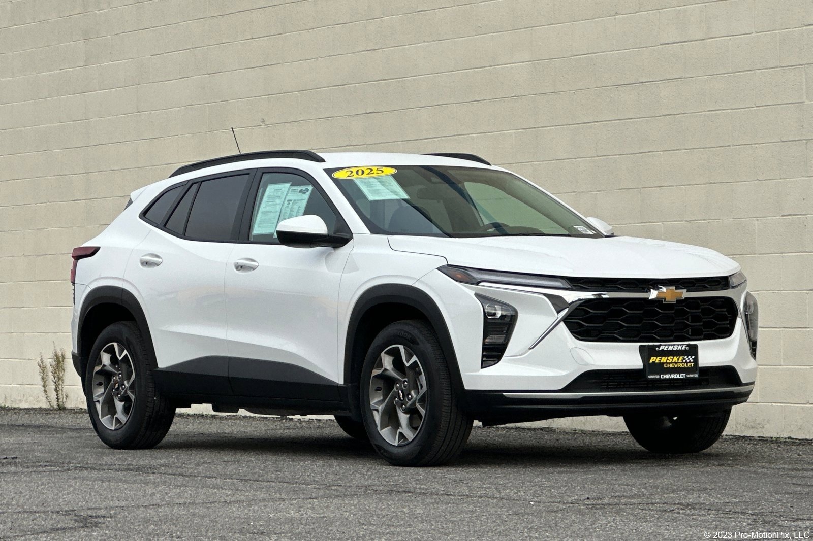 Used 2025 Chevrolet Trax LT w/ Driver Confidence Package image 1