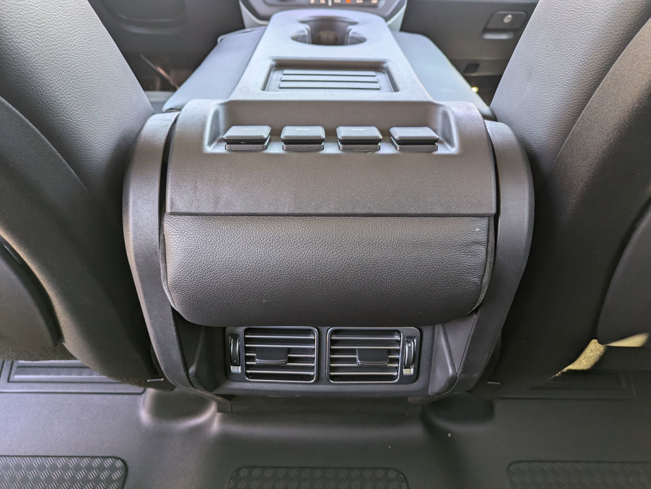 Used 2020 Land Rover Defender 110 SE image 23