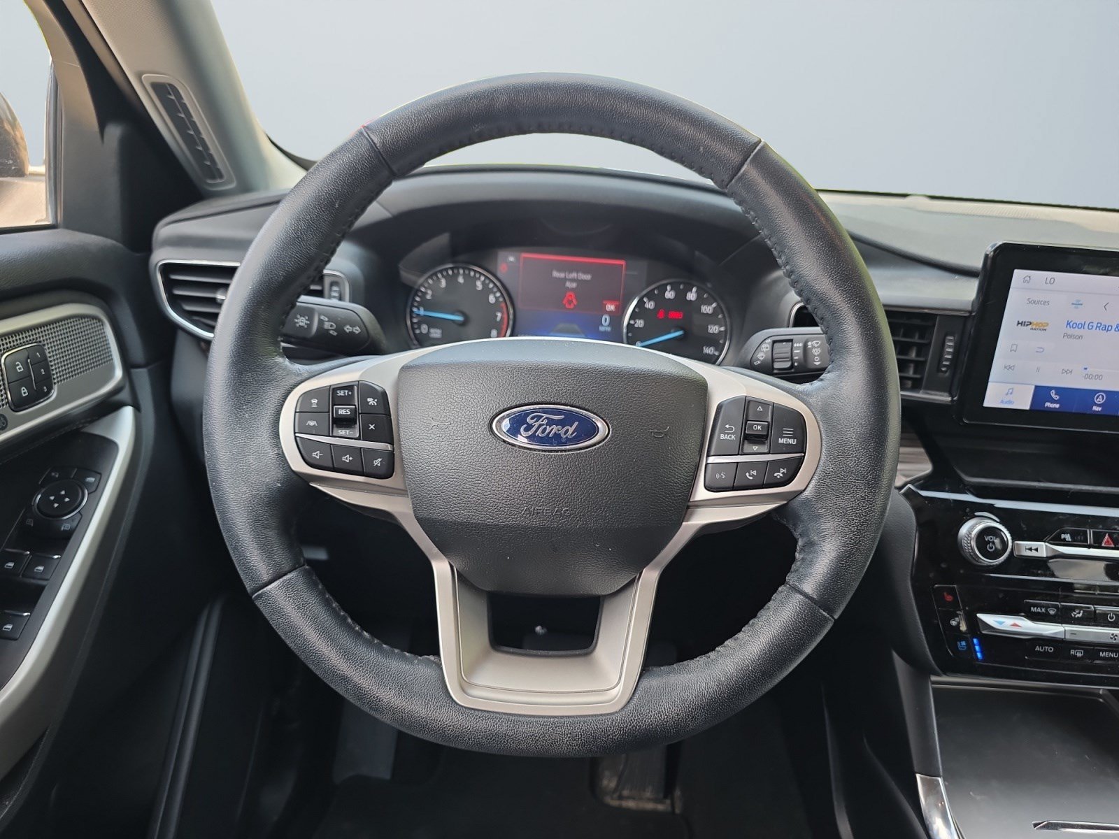 Used 2022 Ford Explorer Limited w/ Equipment Group 301A AWD/4WD image 14
