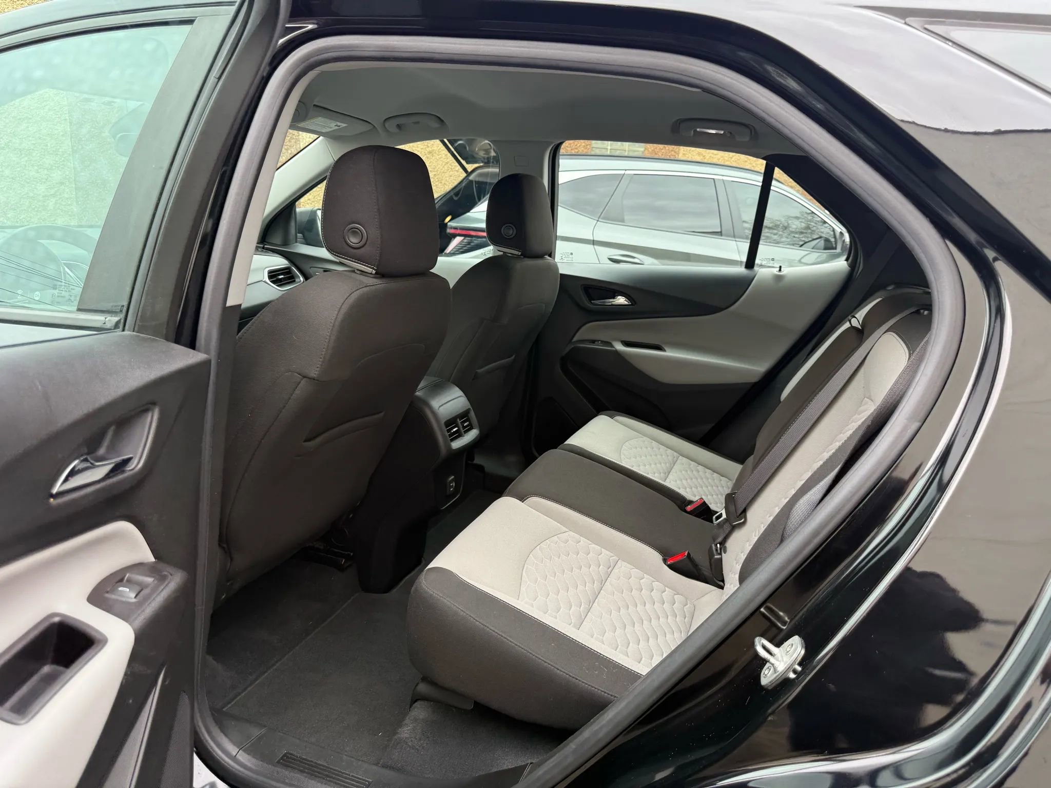 Used 2021 Chevrolet Equinox LS image 29