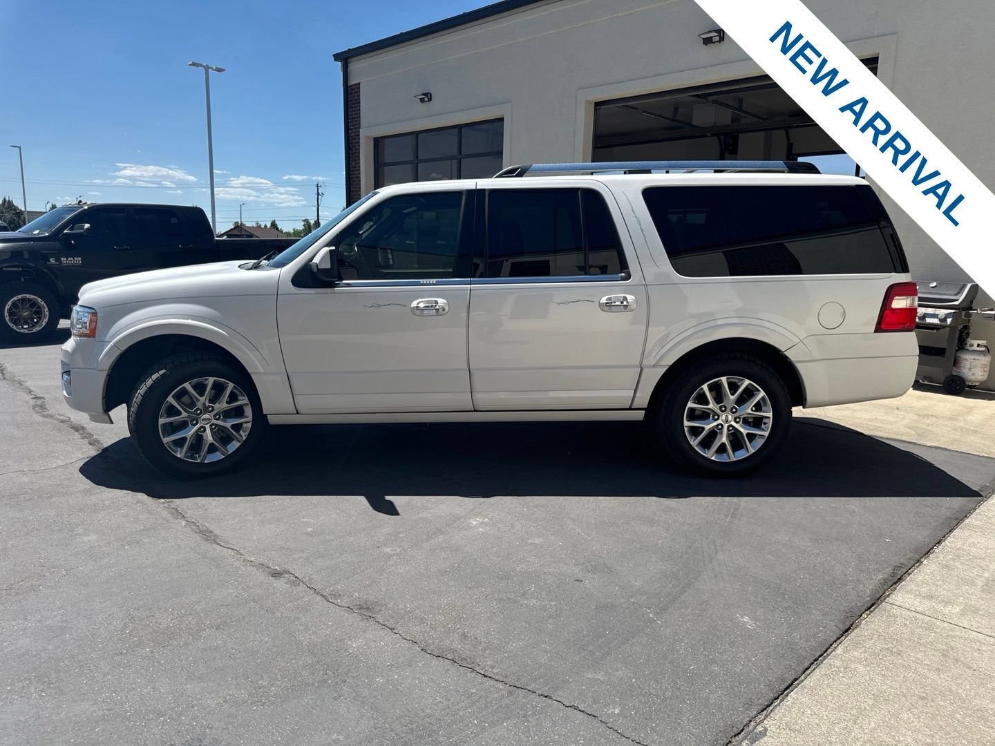 Used 2017 Ford Expedition EL Limited w/ Equipment Group 301A AWD/4WD image 4