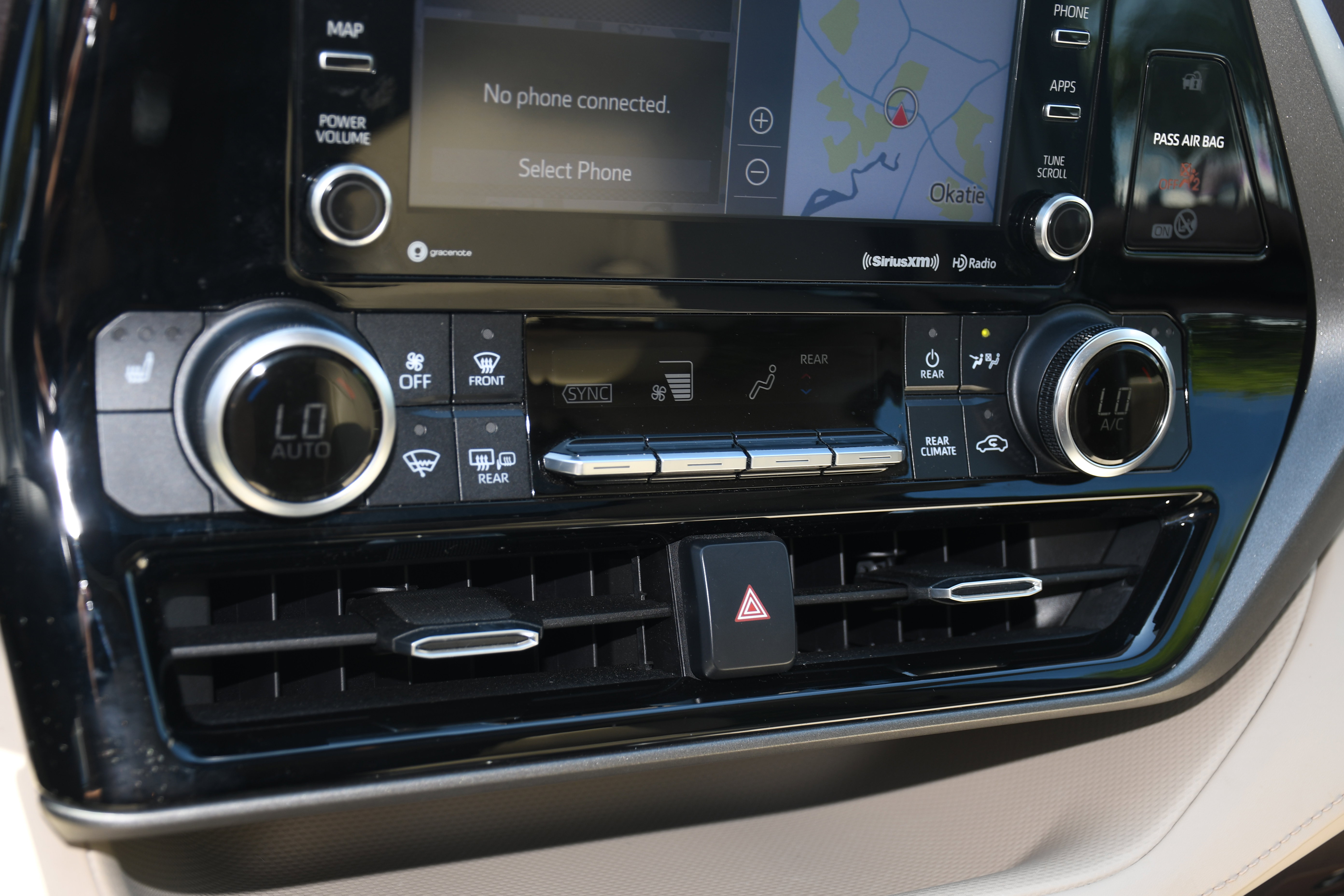 Certified 2020 Toyota Highlander XLE AWD/4WD image 15