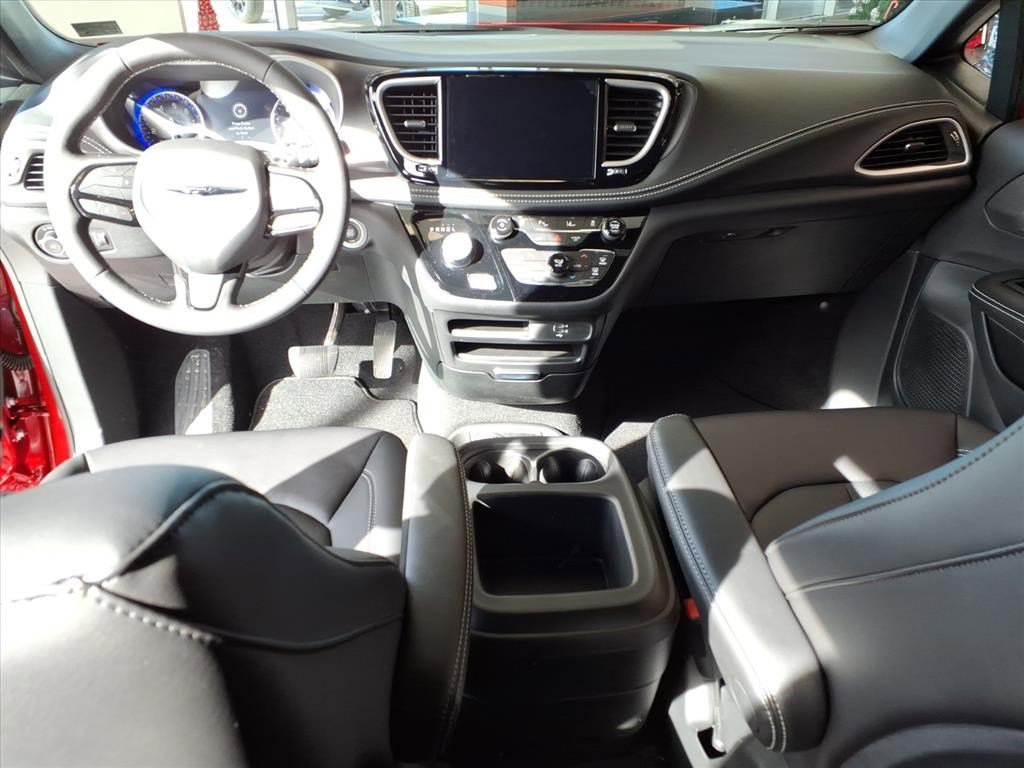 New 2026 Chrysler Pacifica Select image 14
