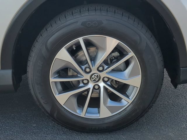 Used 2016 Toyota RAV4 XLE AWD/4WD image 10